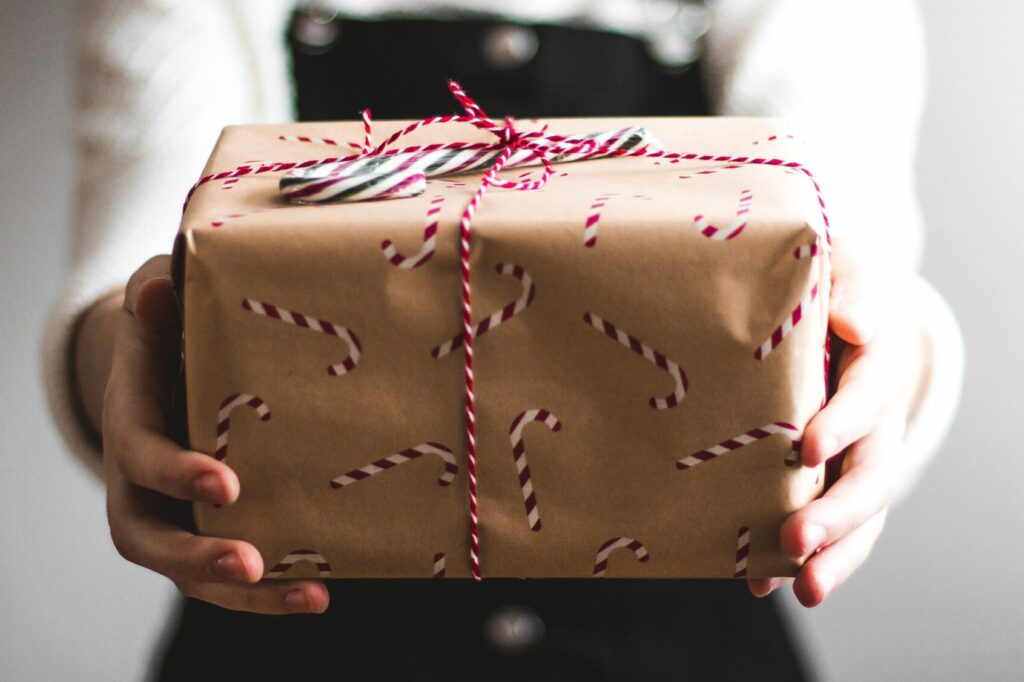 Laut Umfrage machen diese Geschenke Mitarbeiter:innen glücklich